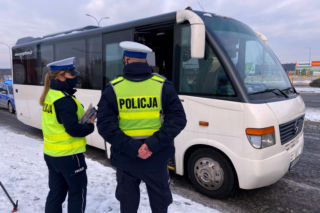 W Podlaskiem rozpoczęły się ferie. Można poprosić policjantów o skontrolowanie autokaru