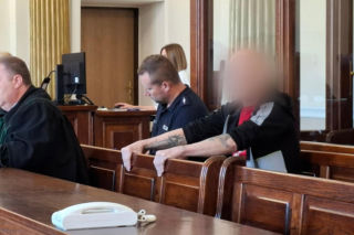 Ciało 53-latki leżało, a Piotr wyprowadzał i karmił jej psa! Zadał kobiecie 17 ciosów