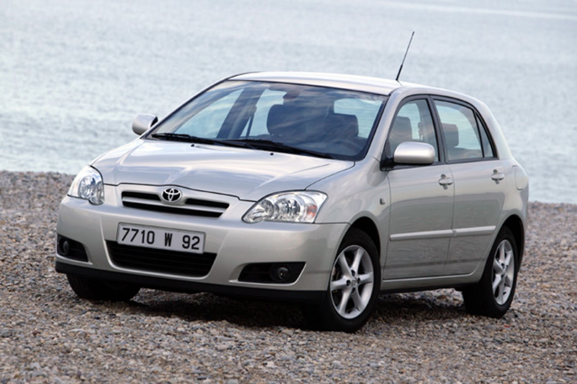 Toyota Corolla 9 generacja liftting 2004