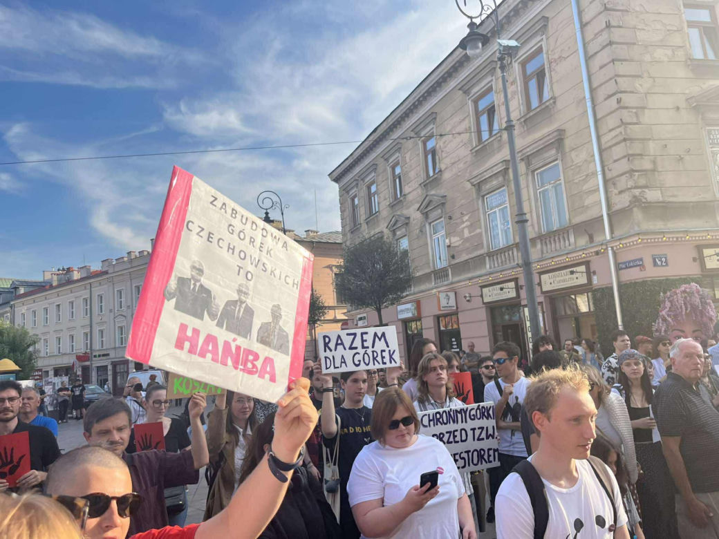 Protest w obronie Górek Czechowskich przed ratuszem