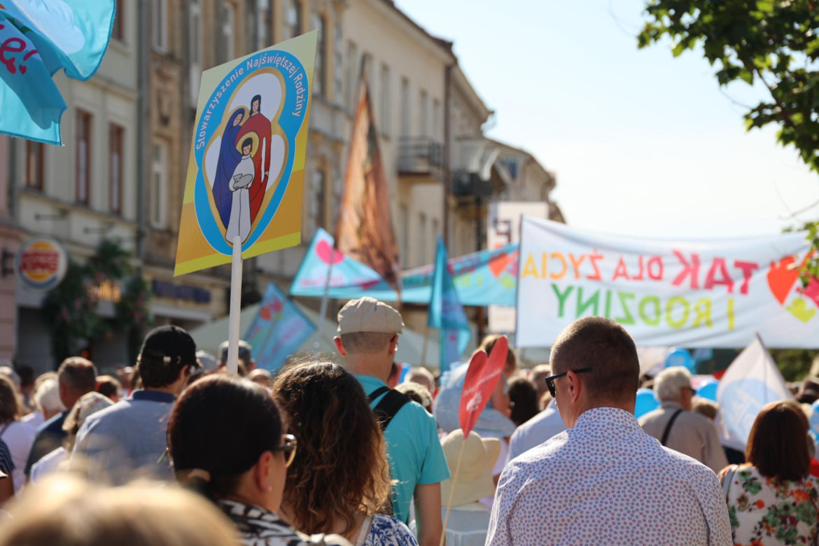 Marsz dla Życia i Rodziny 2024 w Dzień Matki przeszedł przez centrum Lublina