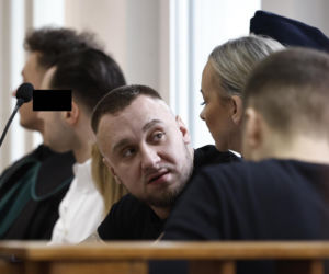 Łukasz Żak w sądzie. Sypie się linia obrony jego kolegów. Biegły: „Każdy ma obowiązek udzielenia pomocy”