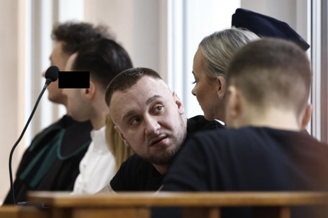 Łukasz Żak w sądzie. Sypie się linia obrony jego kolegów. Biegły: „Każdy ma obowiązek udzielenia pomocy”