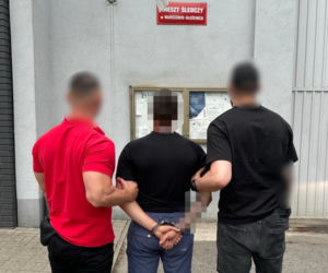 Cwaniak od BLIK-ów wpadł na gorącym uczynku. Krążył po bankomatach, wpadł podczas wypłaty