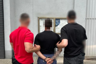 Cwaniak od BLIK-ów wpadł na gorącym uczynku. Krążył po bankomatach, wpadł podczas wypłaty