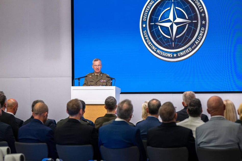 Polski generał na kluczowym stanowisku w NATO. Mirosław Postołowicz pokieruje wsparciem łączności Sojuszu