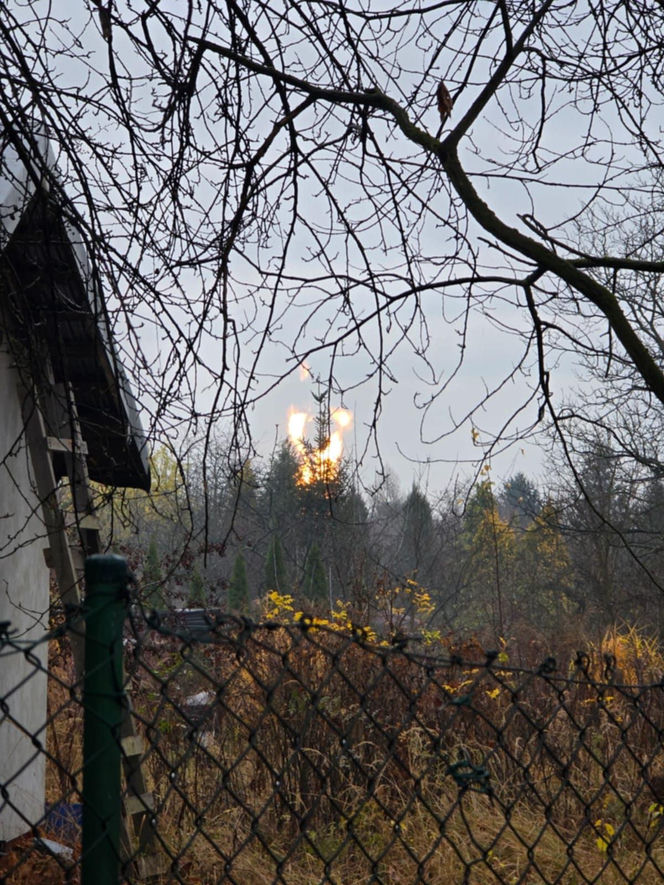 Słup ognia nad Krakowem. Potężny pożar gazu na popularnym osiedlu