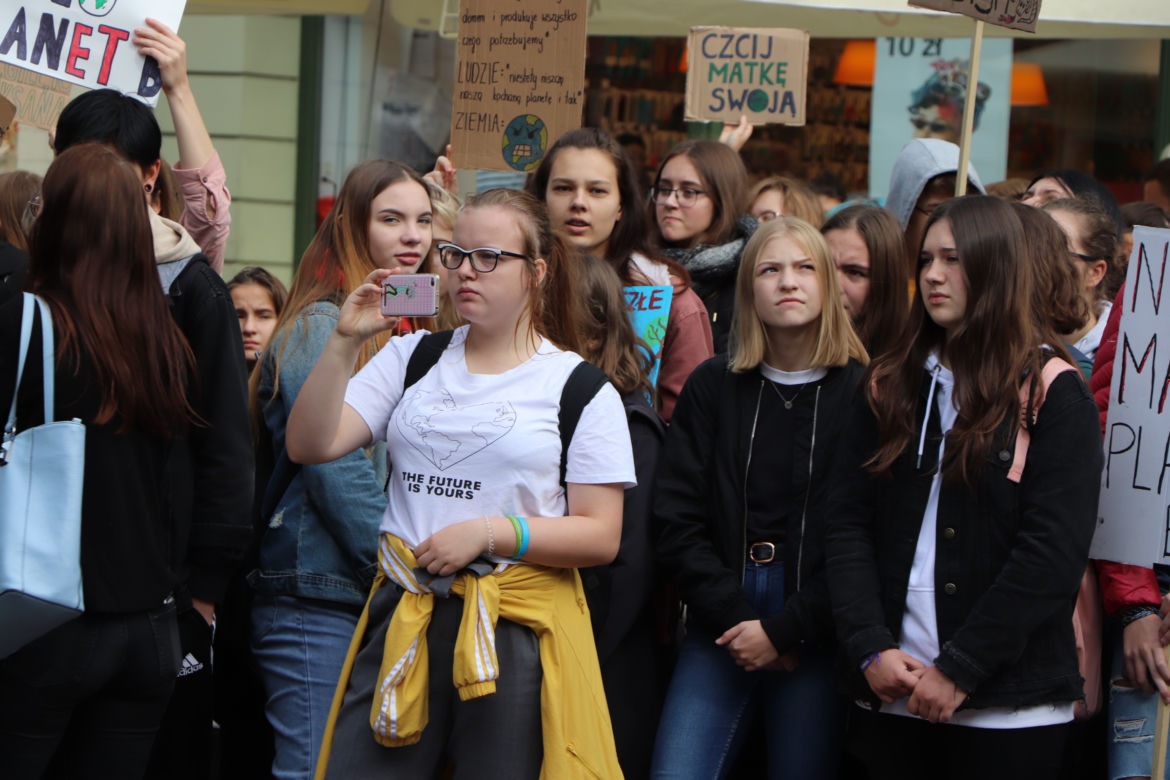 Młodzieżowy Strajk Klimatyczny w Toruniu. Protestowali przeciwko rządowi i korporacjom