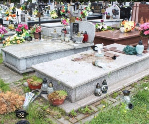 Zniszczony cmentarz w Tarnowie