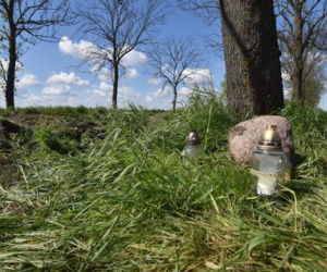 Żona i dzieci opłakują Tomasza, narzeczonemu Karoliny pękło serce. Tak doszło do wypadku koło Rypina