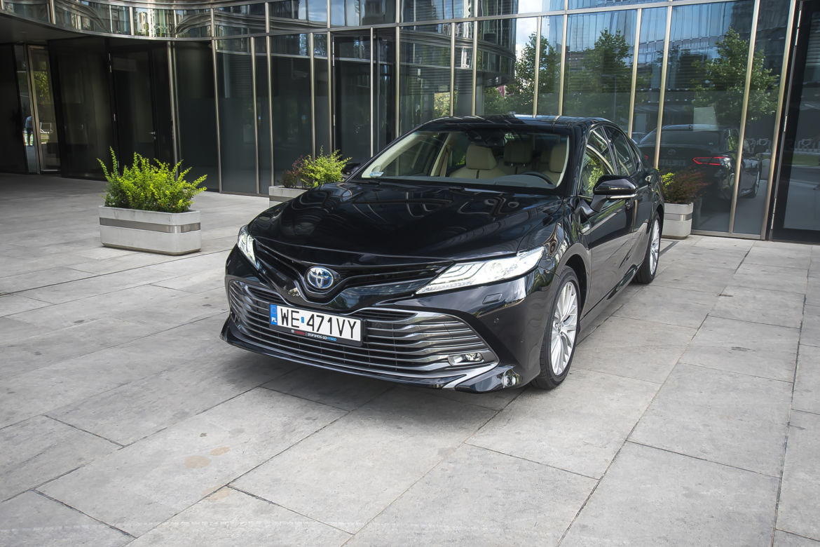 Toyota Camry 2.5 Hybrid Dynamic Force 218 KM e-CVT Executive