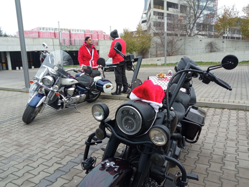 Motomikołajki Podkarpacie 2022. W sobotę Mikołaje wyjechali do Domu Dziecka w Nienadowej