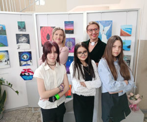 Z szuflady na wystawę. Zobacz prace uczennic dwójki