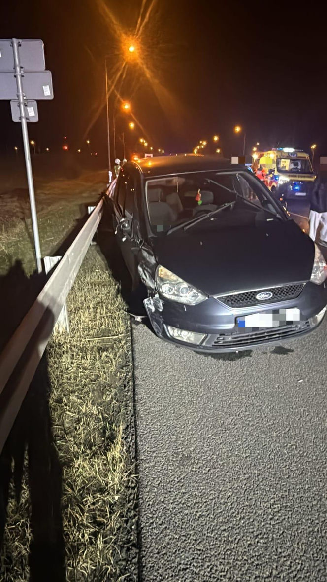Kierowca uderzył w bariery na S5 koło Kościana. Był reanimowany