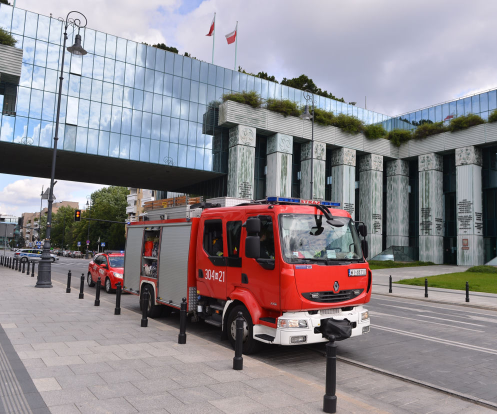 Gigantyczna akcja służb w Warszawie. Ewakuacje w kilkudziesięciu miejscach. Znamy powód
