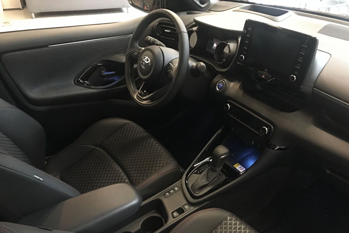 Toyota Yaris 1.5 Hybrid 116 KM e-CVT 