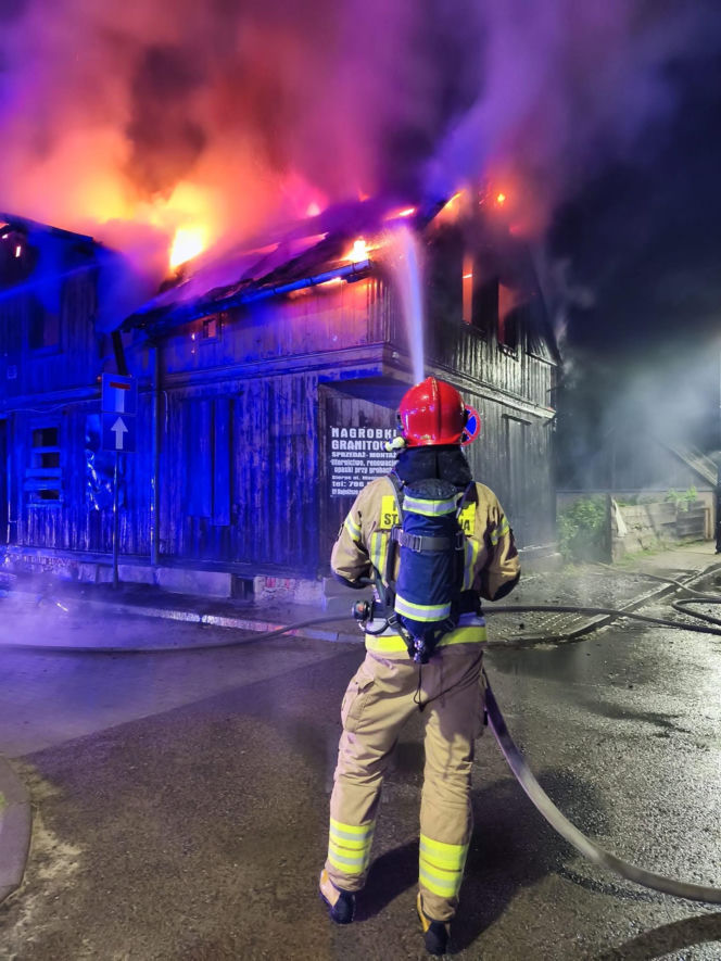 Pożar pustostanu w Sierpcu. Policjanci zatrzymali 31-latka. Podejrzewają podpalenie
