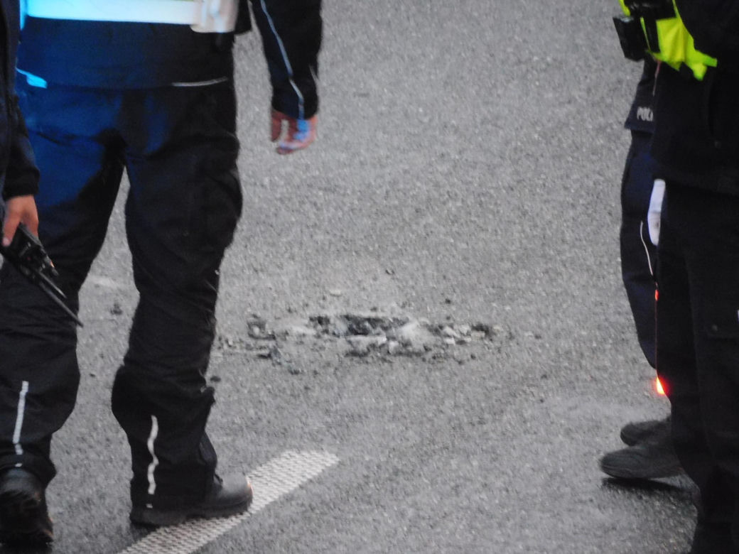 Ostatnie Pokolenie przykleiło się do jezdni na S8. Strażacy musieli skuć asfalt