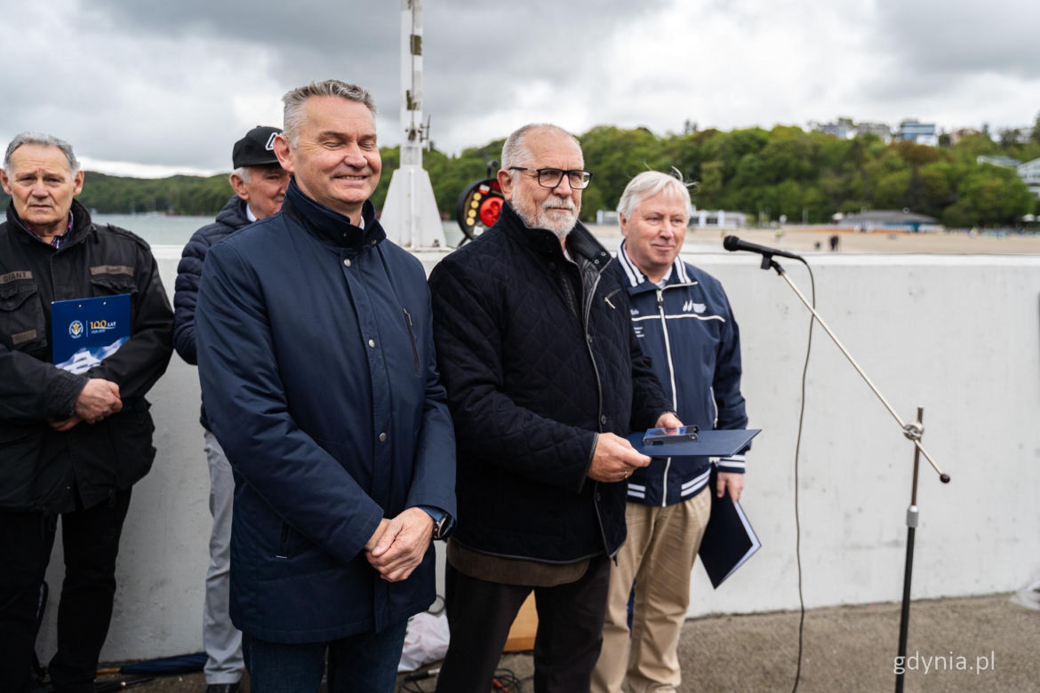 Tablica upamiętniająca Bohdana Sienkiewicza na Alei Żeglarzy w Gdyni