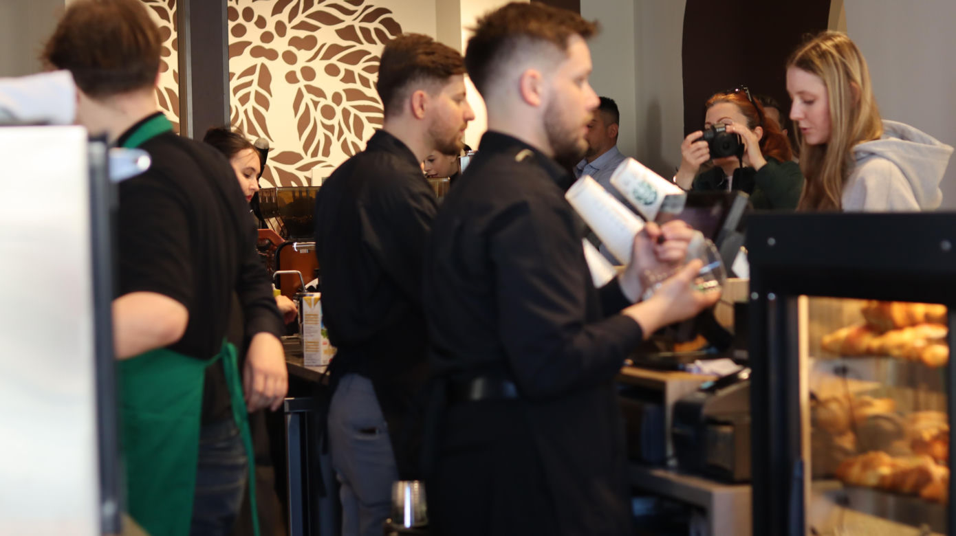 Pierwszy Starbucks w Lublinie otwarty! Jak lokal wygląda w środku? 