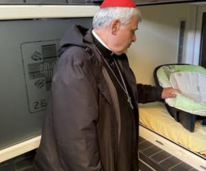 Łódź: kard. Krajewski przy Oknie Życia