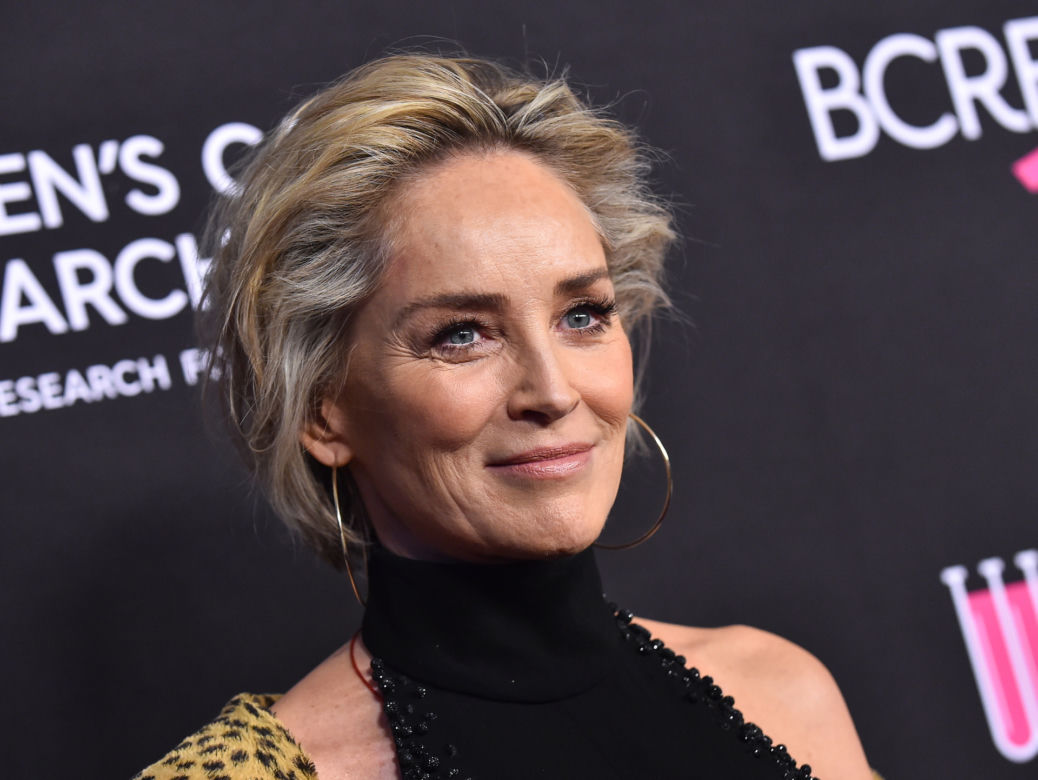 Rzuciła wyzwanie Sharon Stone! 50-latka podniosła nogę i pokazała pupę