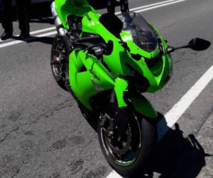 Zderzenie motocykla z samochodem osobowym we Frycowej