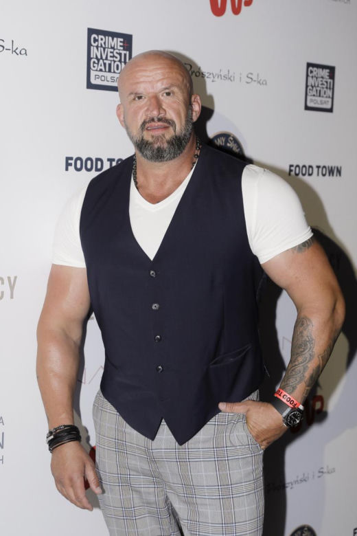 Tomasz Oświeciński filmową gwiazdą produkcji Vegi. Tak celebryta zmieniał się przez lata