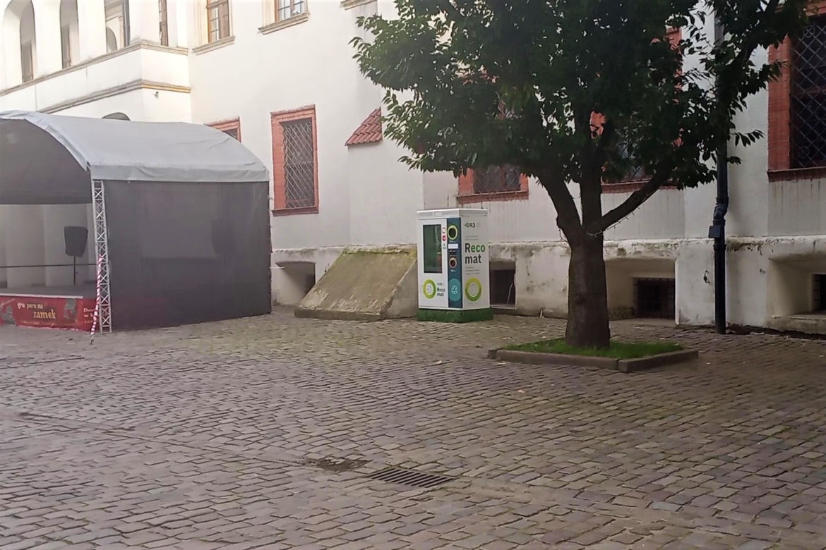 "Recomat" na dziedzińcu Zamku Książąt Pomorskich w Szczecinie