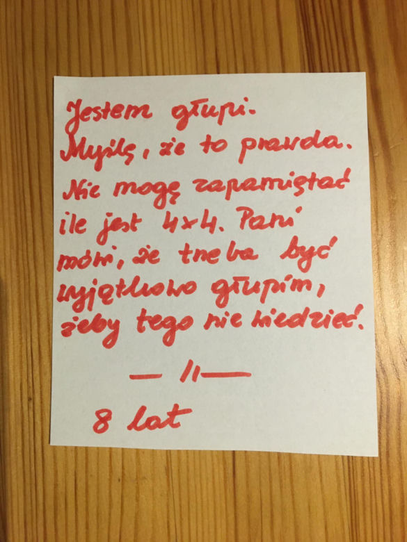 Te słowa dzieci mają uświadomić. Kolorowe karteczki stały się już symbolem 