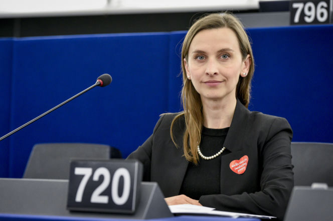 Fundacja Sylwii Spurek pęka z dumy po zmianie posiłków w szkołach! Co na to Minister…