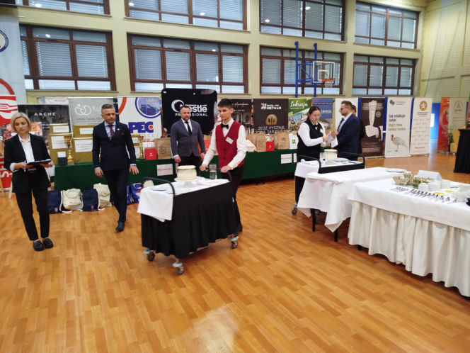 Już po raz ósmy w Siedlcach rywalizowali młodzi kelnerzy z całej Polski