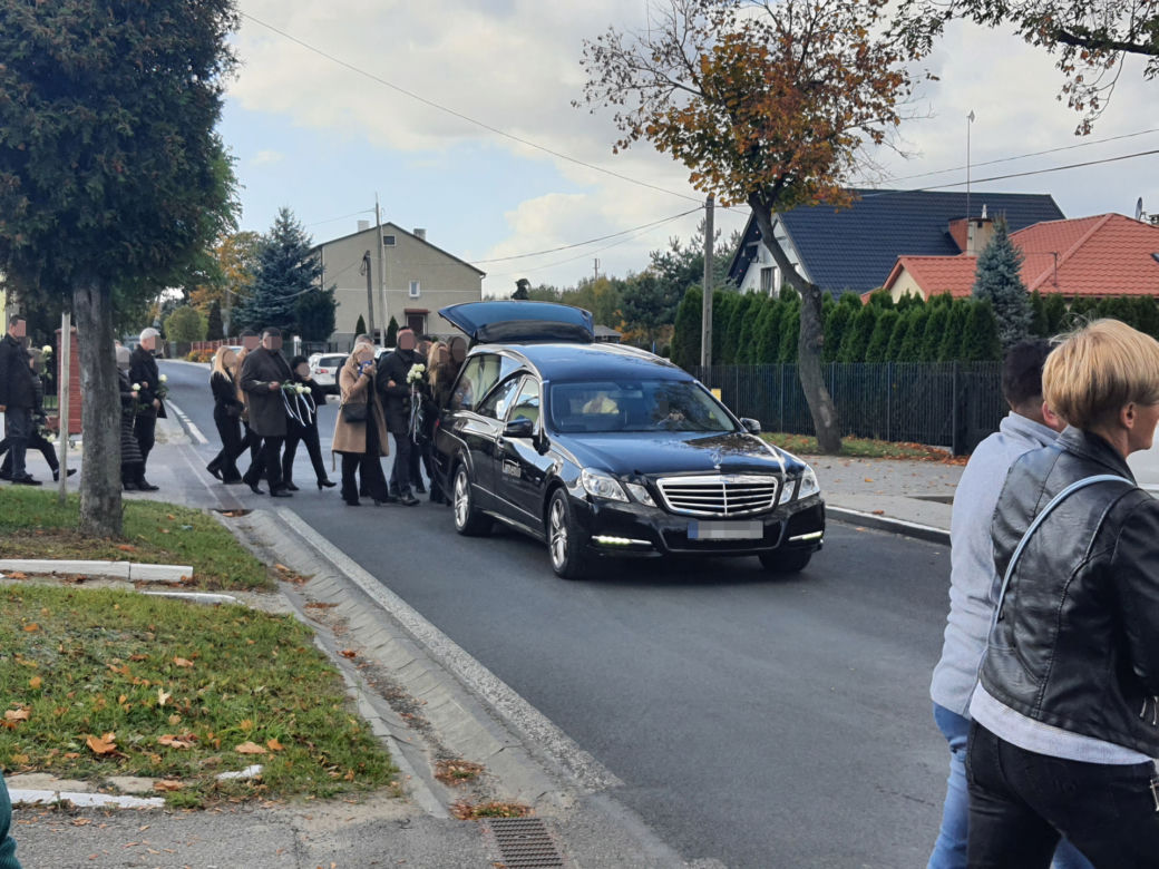  Staszku, dziękujemy Ci za każdy dzień, za to, co wniosłeś do naszego życia - mówił rozdzierająco tata Stasia żegnając synka
