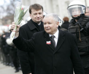 Jarosław Kaczyński przed Pałacem Prezydenckim