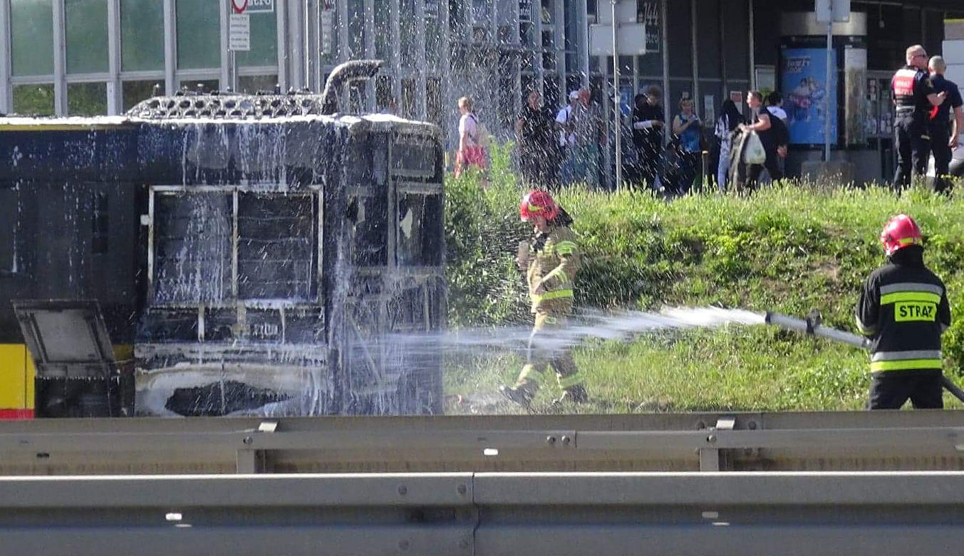 Gigantyczny pożar na Dworcu Zachodnim. Płonął autobus miejski