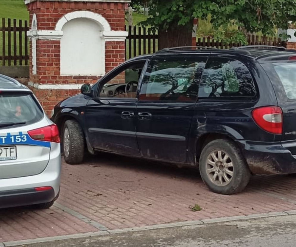 Jonkowo. Używał tablic rejestracyjnych należących do innego samochodu