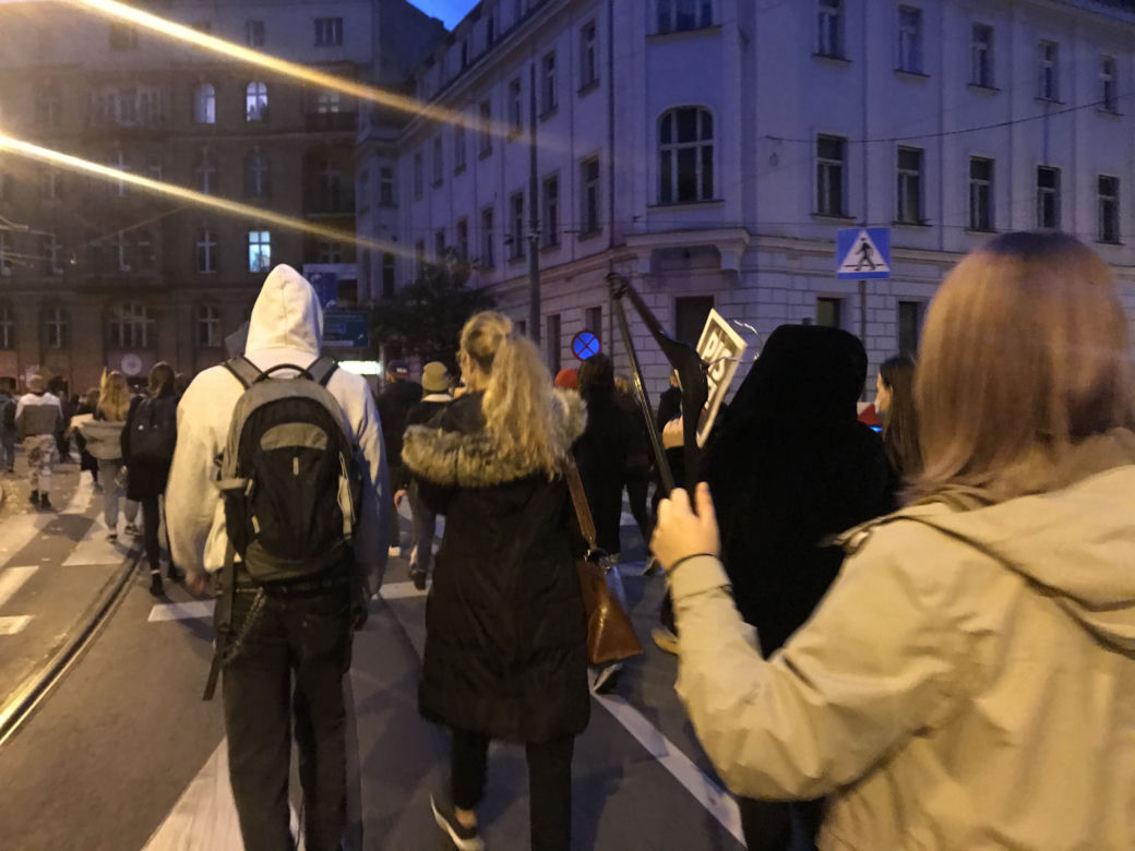 Protest kobiet w Katowicach! Karetka na sygnale jechała wprost na uczestników