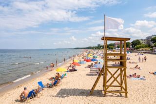Sinice Mielno. Czy w Mielnie można się kąpać 29.07? Flaga, warunki pogodowe