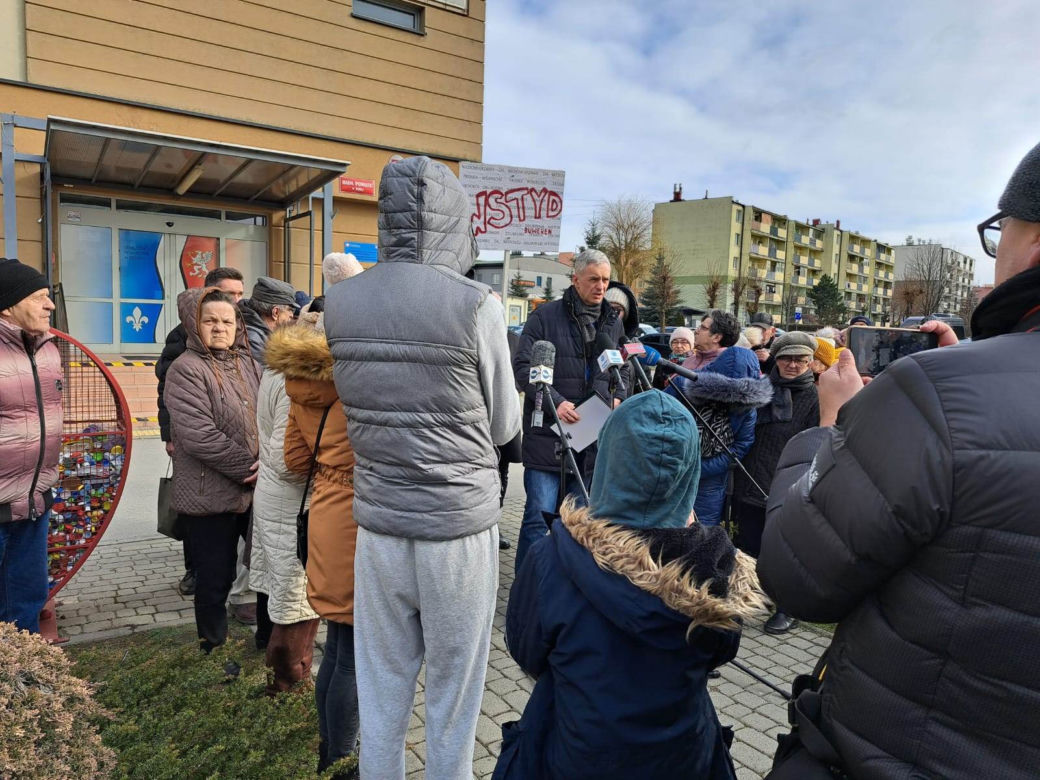Dębica. Justyna zmarła po 7 godzinach na SOR. Mieszkańcy przyszli protestować [GALERIA]