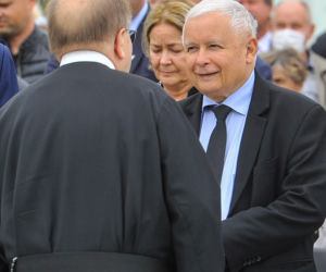 Ukłony dla Rydzyka, uśmiech dla Kaczyńskiego