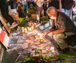 Manifestacja Białorusinów na rynku w Krakowie. Precz z Łukaszenką!