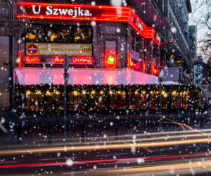 Najdłuższe kolejki w Warszawie. W tych miejscach trzeba poczekać! [GALERIA]