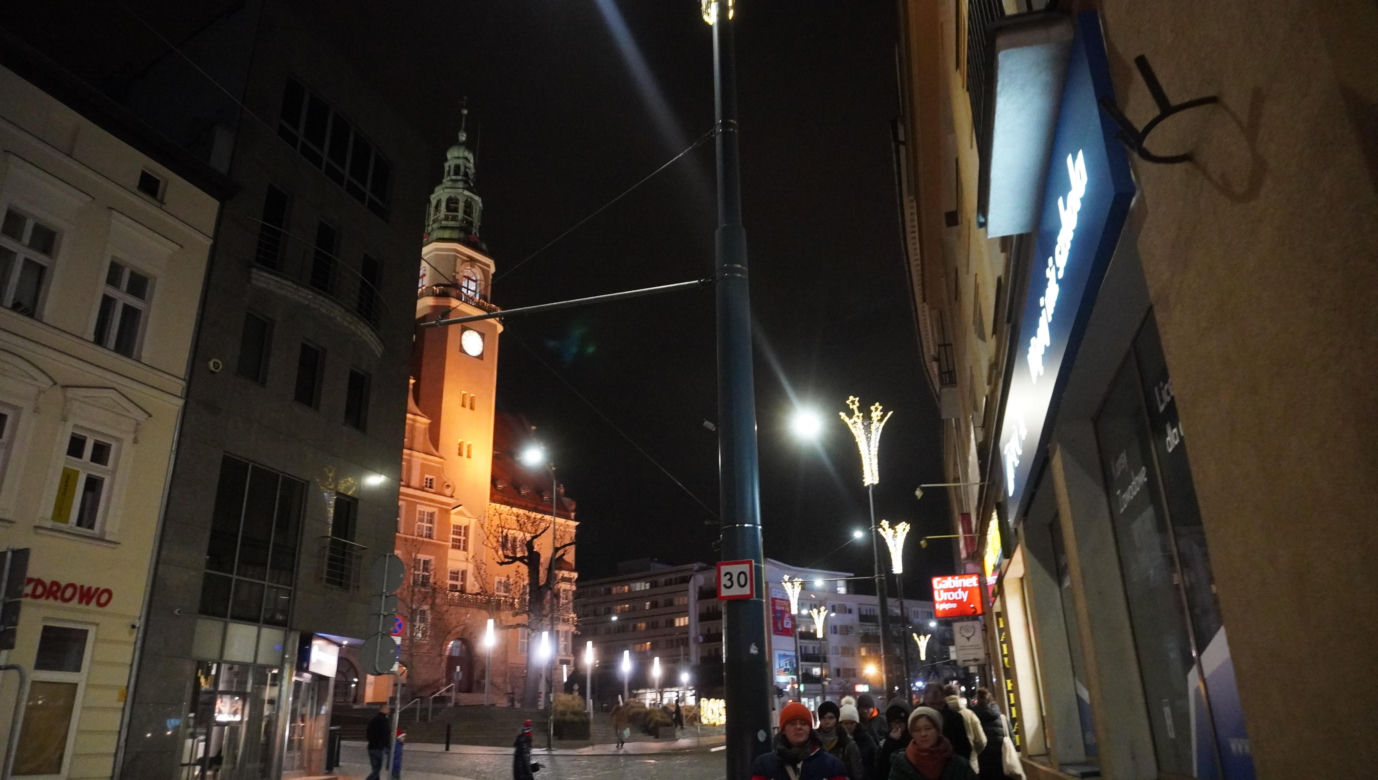 Olsztyn rozświetliły świąteczne iluminacje. Stare Miasto i centrum zachwycają!