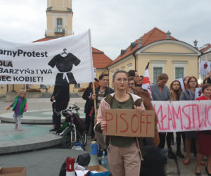 Zakaz edukacji seksualnej. Białostoczanie protestowali na Rynku Kościuszki
