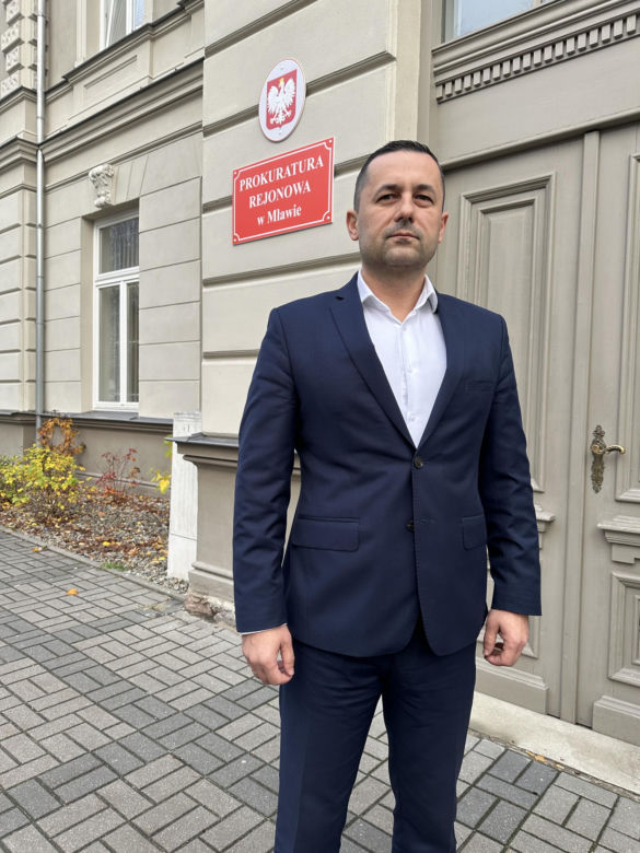 Brutalne morderstwo w Mławie. Odciął swojej siostrze głowę dwoma nożami. Jej ciało znalazły malutkie dzieci