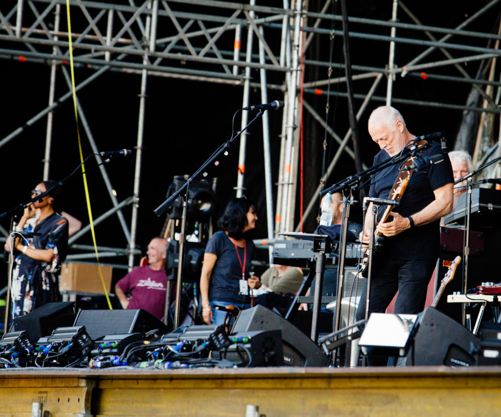 David Gilmour gra na placu Wolności we Wrocławiu