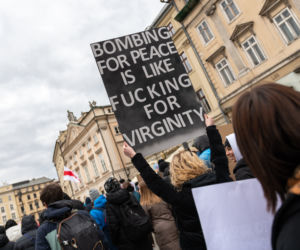 Kraków solidarny z Ukrainą! Wielka manifestacja na Rynku Głównym [ZDJĘCIA]