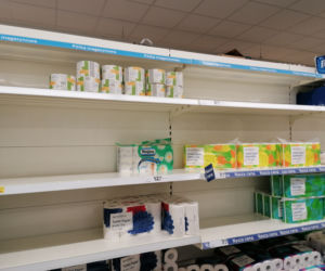 Mieszkańcy wpadli w panikę. Puste półki w sklepach