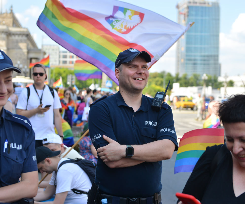 Parada Równości 2021 w Warszawie: ogromne siły policji w centrum miasta	