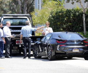 Pierce Brosnan jeździ BMW i8